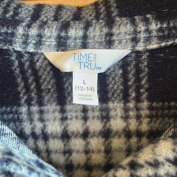 Time and Tru Navy and White Plaid Fleece Shirt - Picture 2 of 3